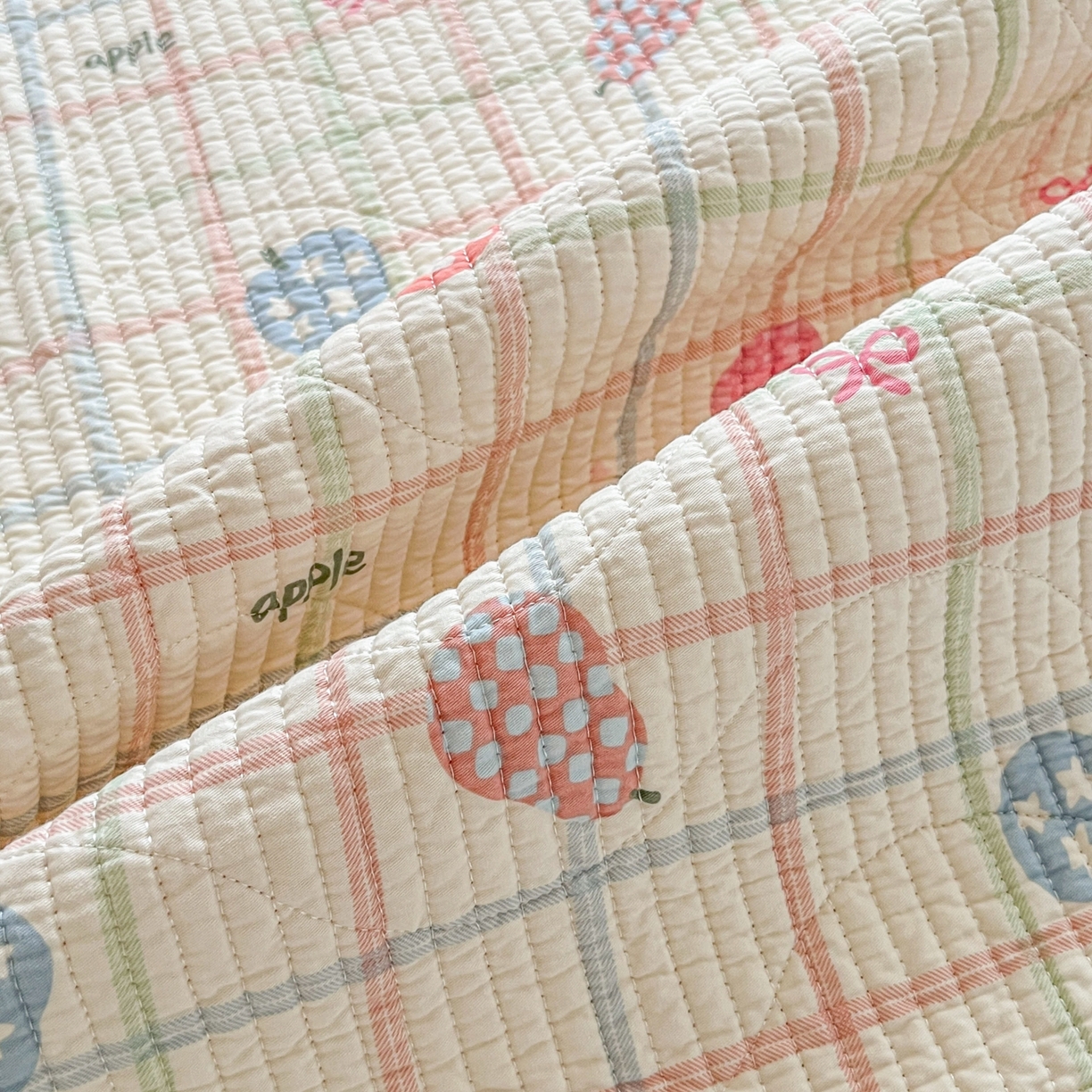 91家纺网 家纺一手货源 找家纺 沐纯家居 2025新款学生款双面纯棉棉花床盖三件套 苹果派