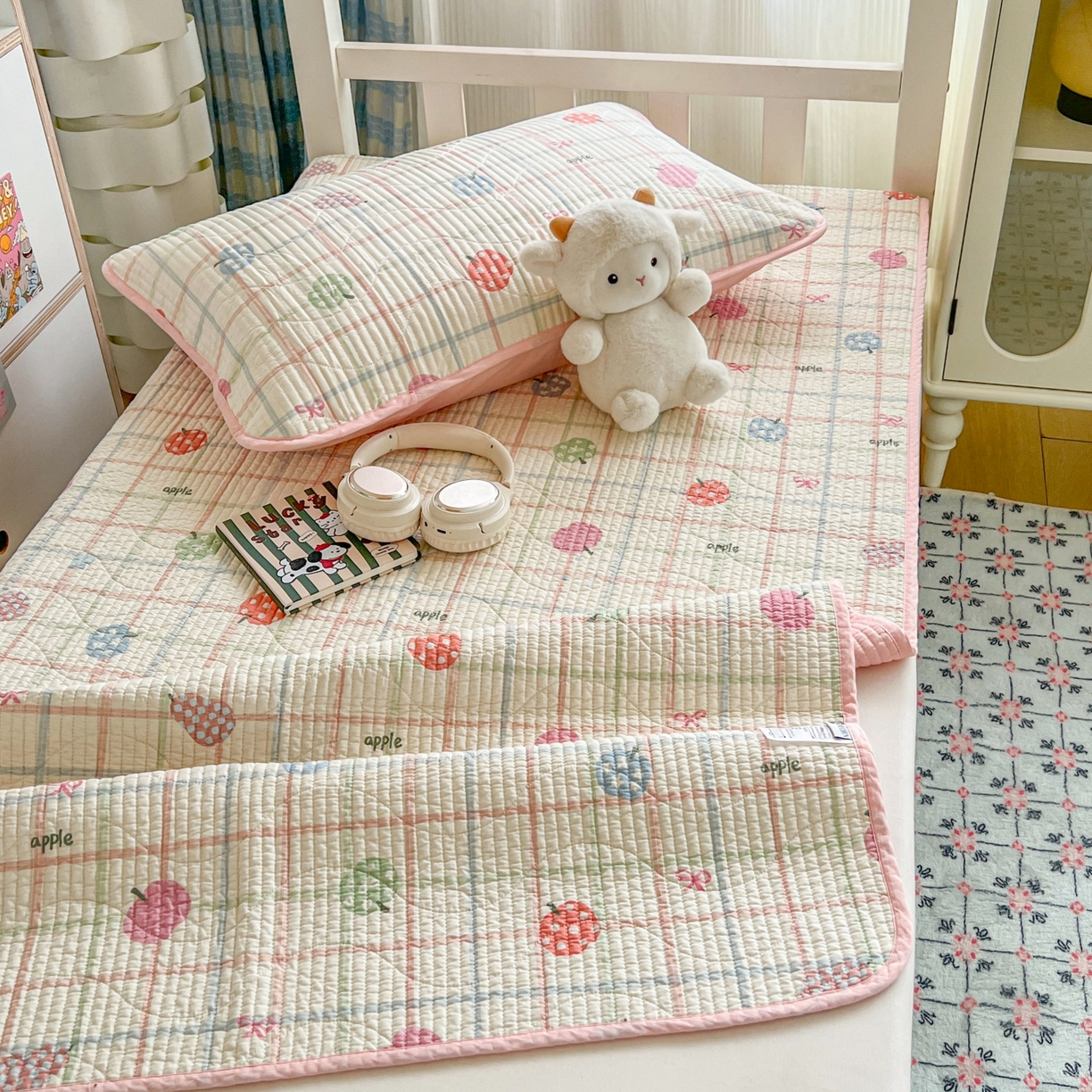 91家纺网 家纺一手货源 找家纺 沐纯家居 2025新款学生款双面纯棉棉花床盖三件套 苹果派