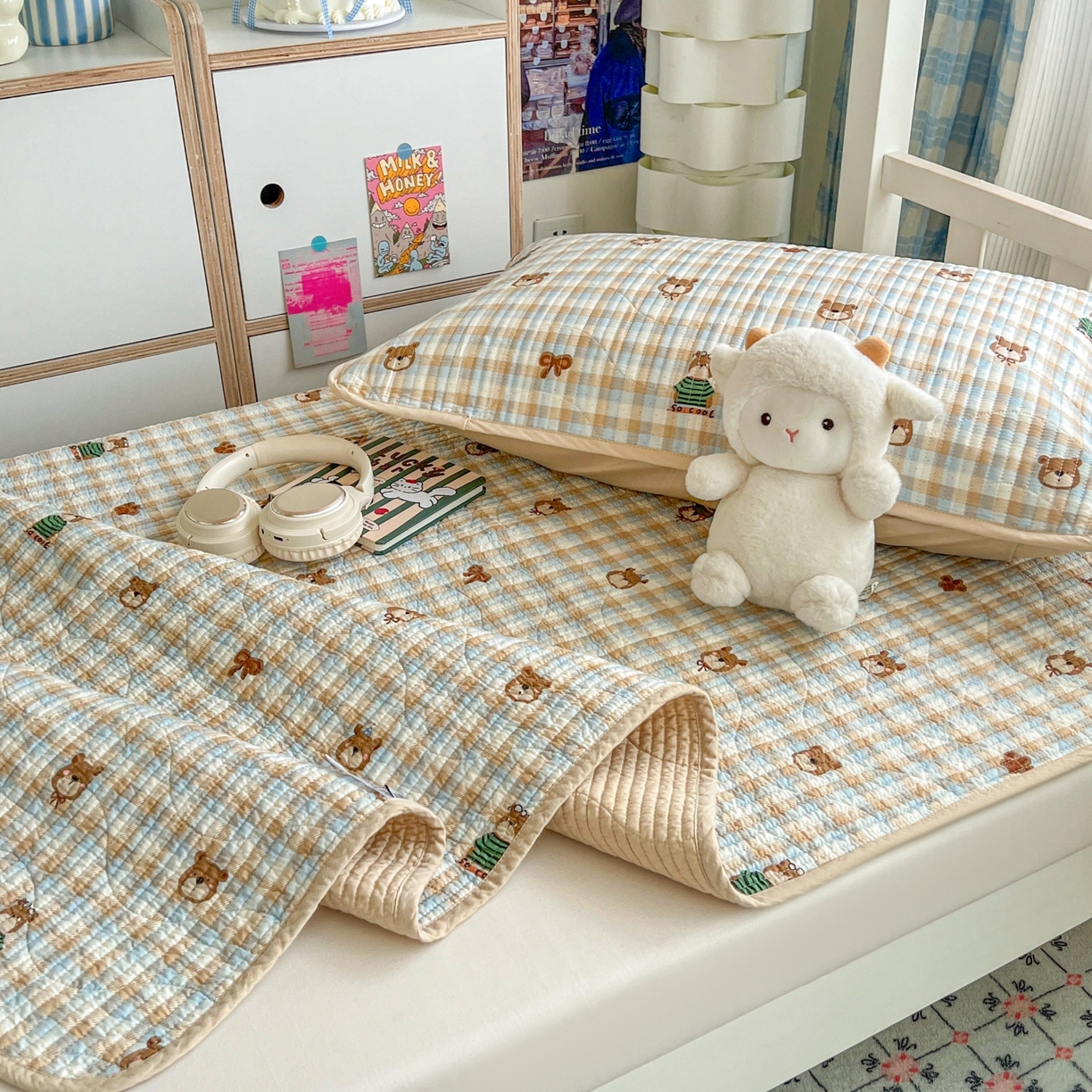 91家纺网 家纺一手货源 找家纺 沐纯家居 2025新款学生款双面纯棉棉花床盖三件套 熊出没