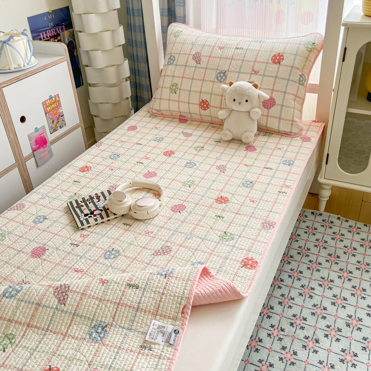 91家纺网 家纺一手货源 找家纺 沐纯家居 2025新款学生款双面纯棉棉花床盖三件套 苹果派