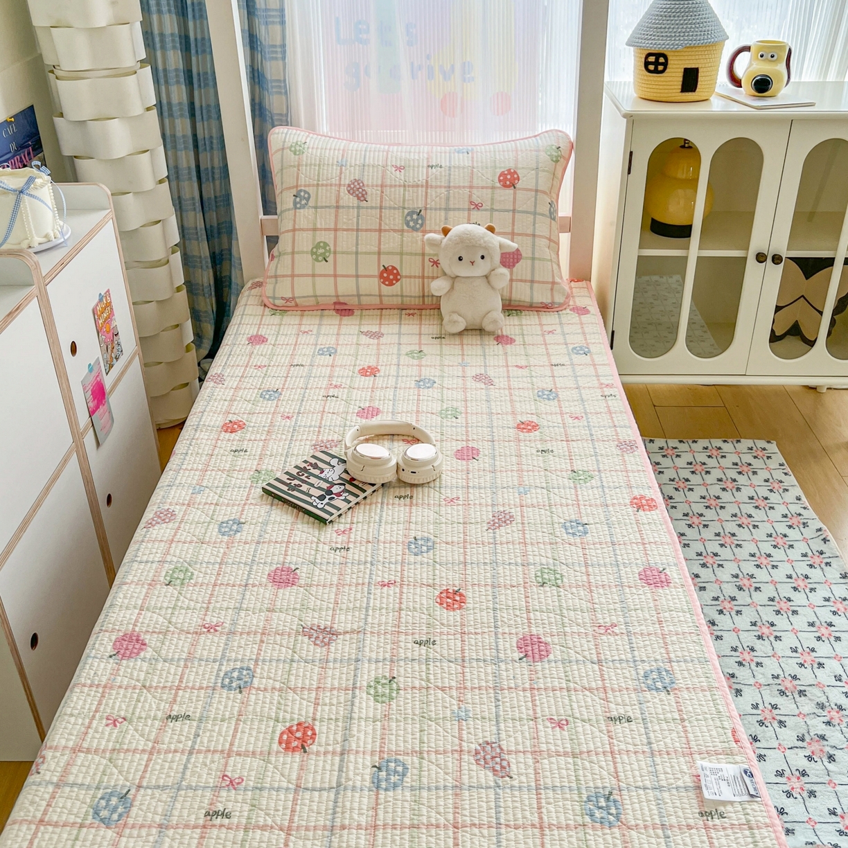 91家纺网 家纺一手货源 找家纺 沐纯家居 2025新款学生款双面纯棉棉花床盖三件套 苹果派