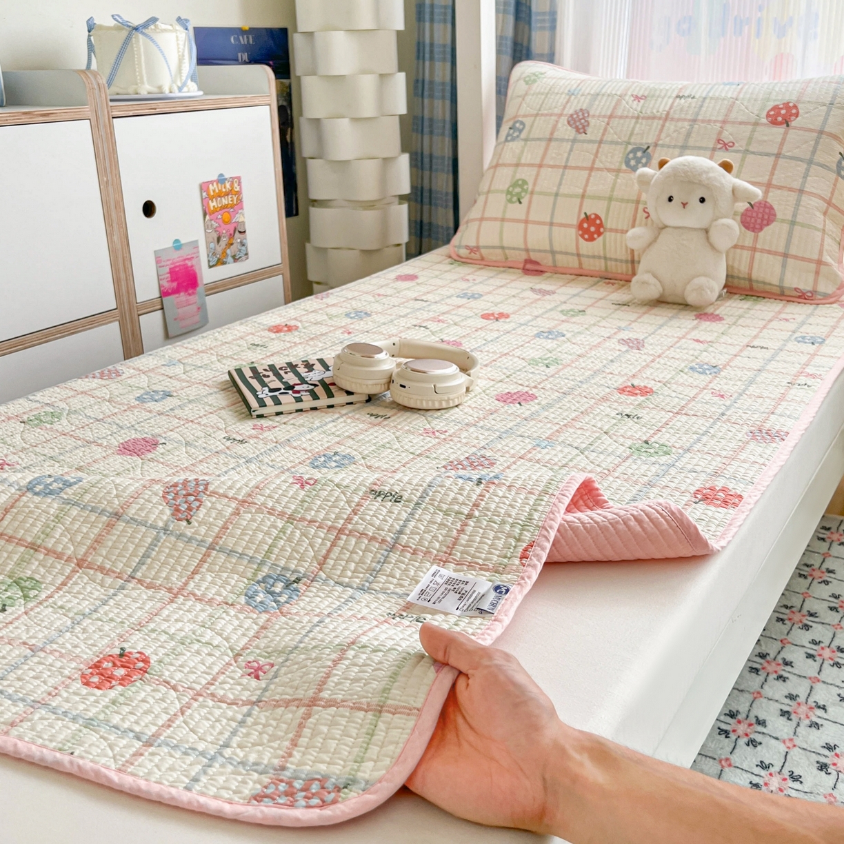 91家纺网 家纺一手货源 找家纺 沐纯家居 2025新款学生款双面纯棉棉花床盖三件套 苹果派