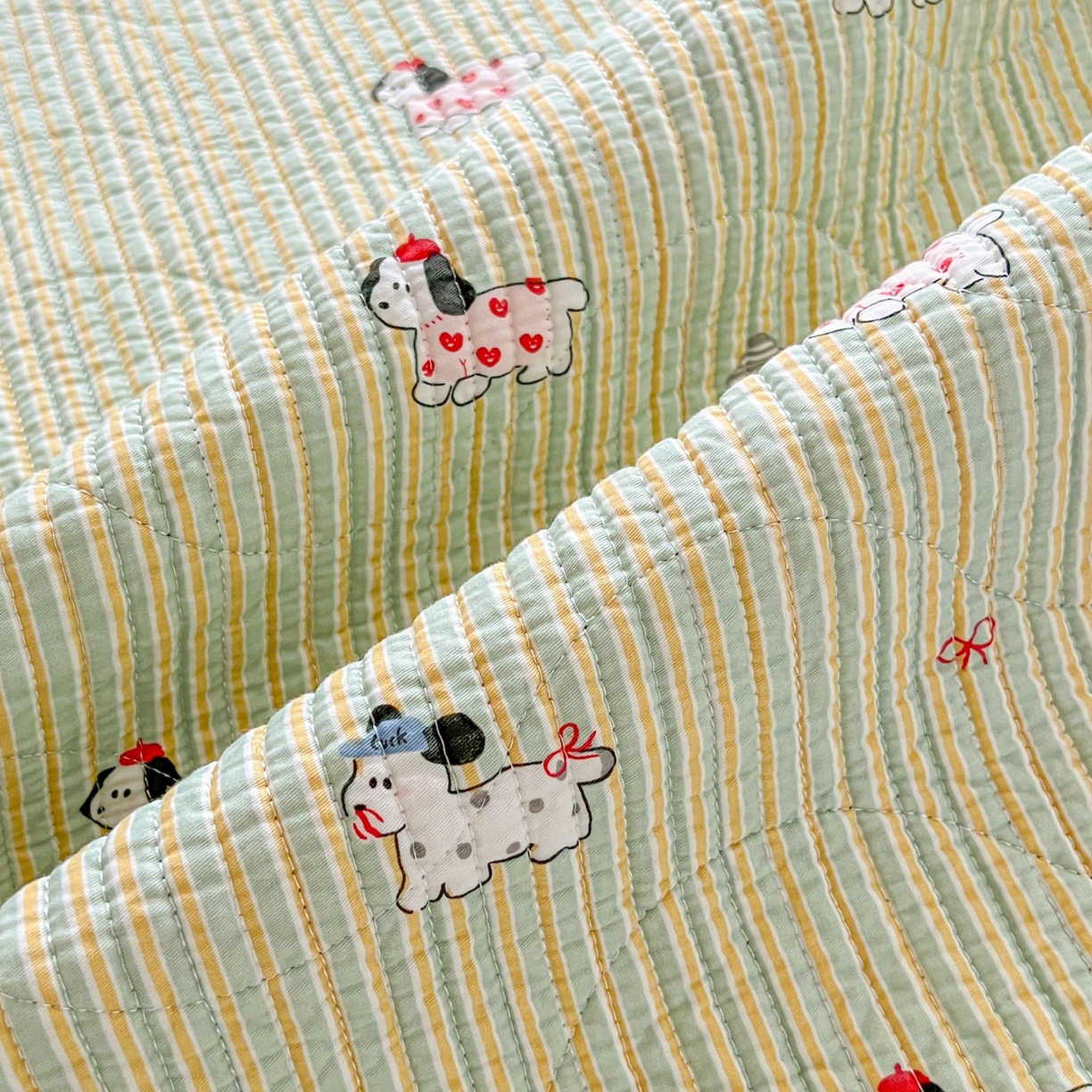 91家纺网 家纺一手货源 找家纺 沐纯家居 2025新款学生款双面纯棉棉花床盖三件套 狗狗乐园