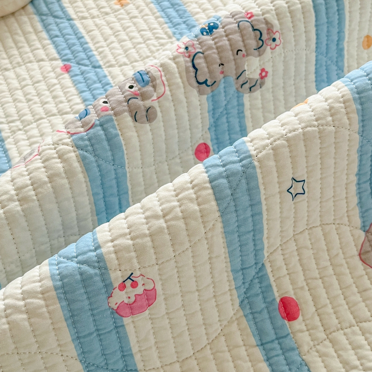 91家纺网 家纺一手货源 找家纺 沐纯家居 2025新款学生款双面纯棉棉花床盖三件套 三只小象