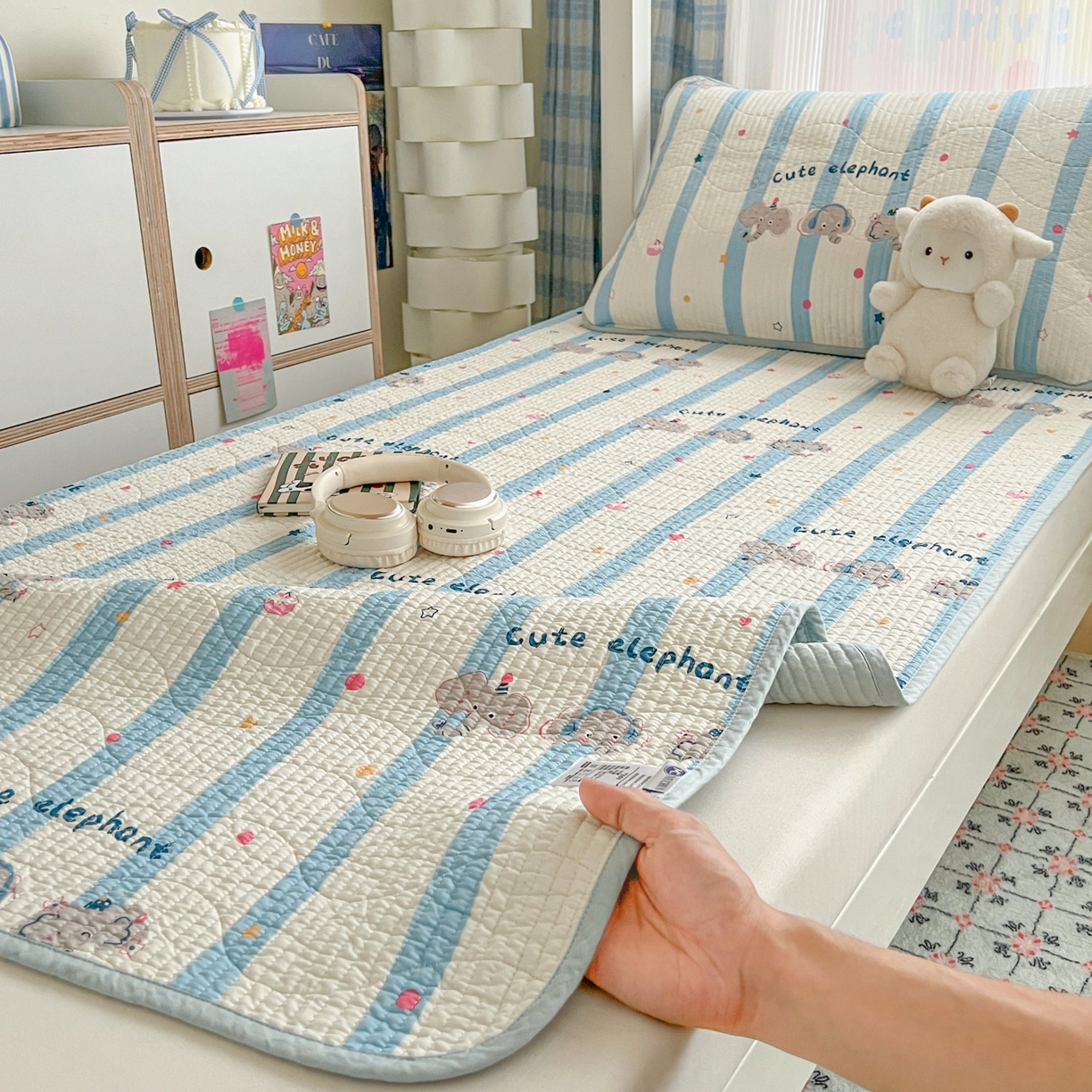 91家纺网 家纺一手货源 找家纺 沐纯家居 2025新款学生款双面纯棉棉花床盖三件套 三只小象