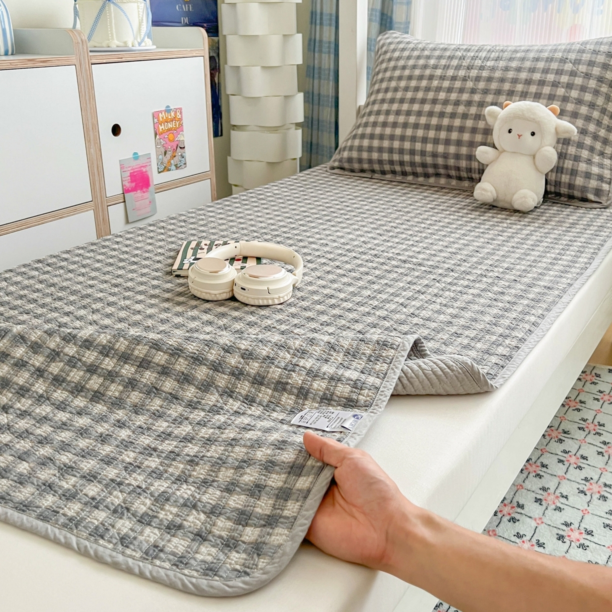 91家纺网 家纺一手货源 找家纺 沐纯家居 2025新款学生款双面纯棉棉花床盖三件套 时光漫调