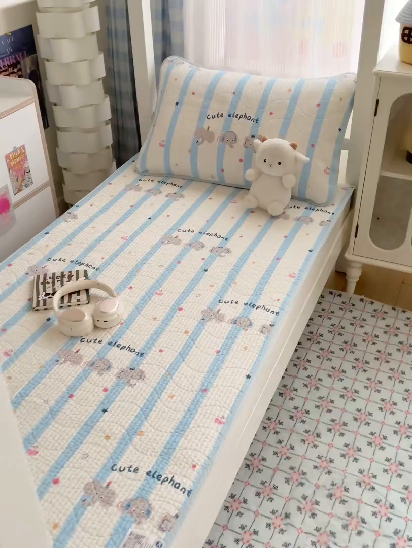 91家纺网 家纺一手货源 找家纺 沐纯家居 2025新款学生款双面纯棉棉花床盖三件套 三只小象