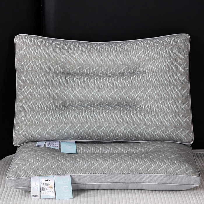 91家纺网 家纺一手货源 找家纺 蝶飞舞 2025新款A类凉感丝黑曼巴风枕头枕芯 保健枕-V型 48*74cm