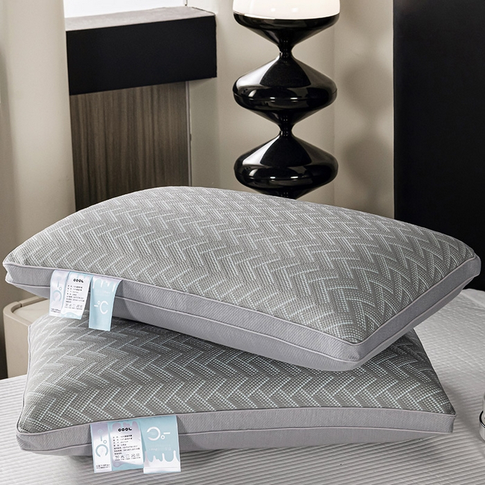 91家纺网 家纺一手货源 找家纺 蝶飞舞 2025新款A类凉感丝黑曼巴风枕头枕芯 舒适枕-V 型 48*74cm