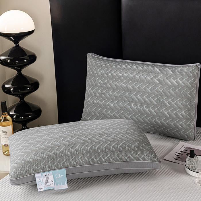 91家纺网 家纺一手货源 找家纺 蝶飞舞 2025新款A类凉感丝黑曼巴风枕头枕芯 舒适枕-V 型 48*74cm