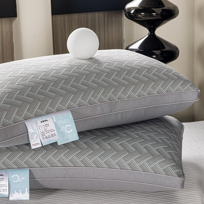 91家纺网 家纺一手货源 找家纺 蝶飞舞 2025新款A类凉感丝黑曼巴风枕头枕芯 舒适枕-V 型 48*74cm