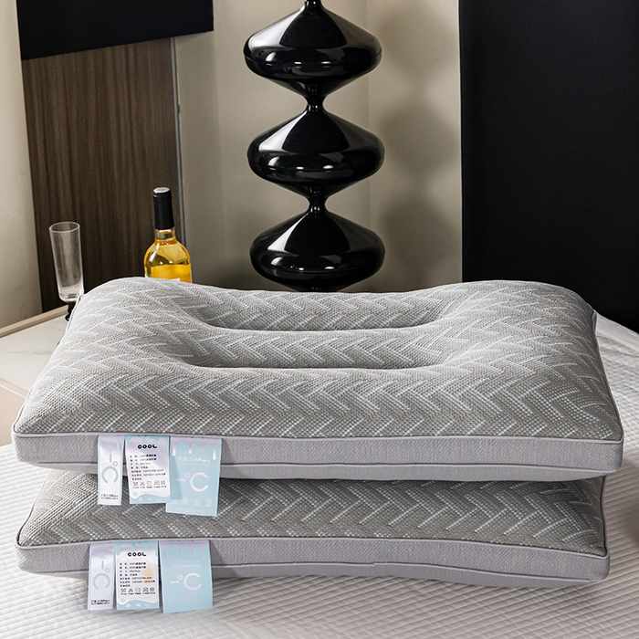 91家纺网 家纺一手货源 找家纺 蝶飞舞 2025新款A类凉感丝黑曼巴风枕头枕芯 保健枕-V型 48*74cm