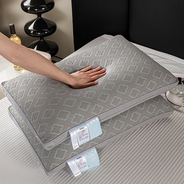 91家纺网 家纺一手货源 找家纺 蝶飞舞 2025新款A类凉感丝黑曼巴风枕头枕芯 舒适枕-菱型 48*74cm