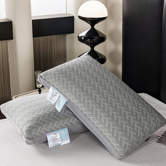 91家纺网 家纺一手货源 找家纺 蝶飞舞 2025新款A类凉感丝黑曼巴风枕头枕芯 舒适枕-V 型 48*74cm