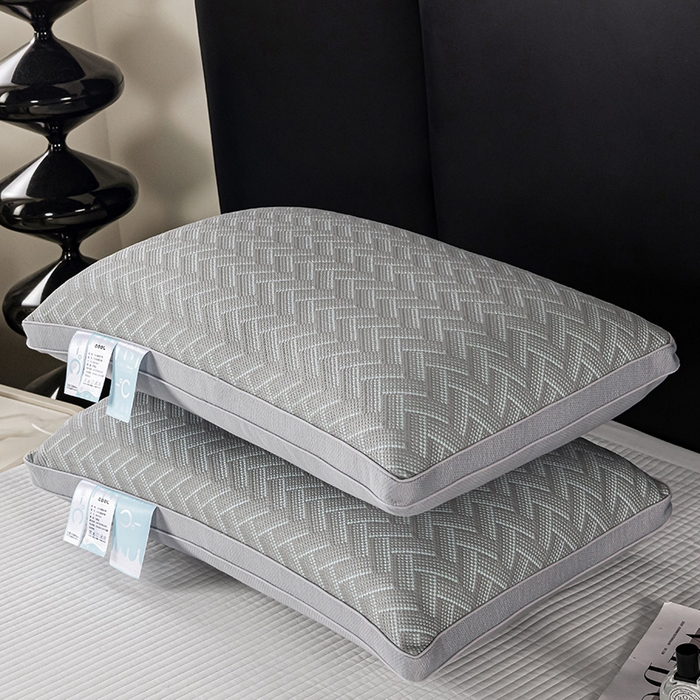 91家纺网 家纺一手货源 找家纺 蝶飞舞 2025新款A类凉感丝黑曼巴风枕头枕芯 舒适枕-V 型 48*74cm