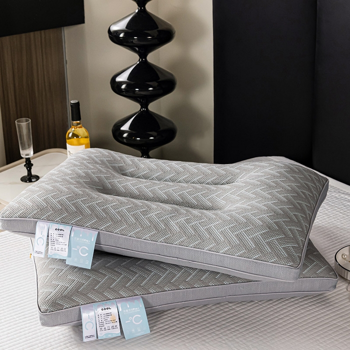 91家纺网 家纺一手货源 找家纺 蝶飞舞 2025新款A类凉感丝黑曼巴风枕头枕芯 保健枕-V型 48*74cm