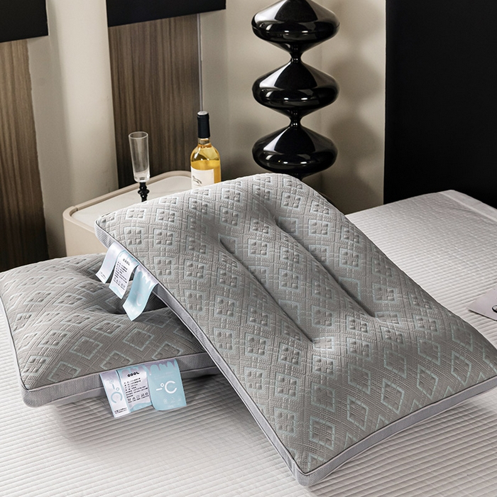 91家纺网 家纺一手货源 找家纺 蝶飞舞 2025新款A类凉感丝黑曼巴风枕头枕芯 保健枕-菱型 48*74cm