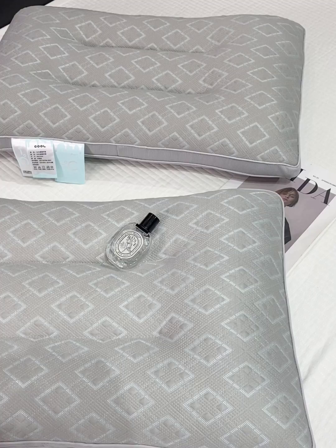 91家纺网 家纺一手货源 找家纺 蝶飞舞 2025新款A类凉感丝黑曼巴风枕头枕芯 保健枕-菱型 48*74cm