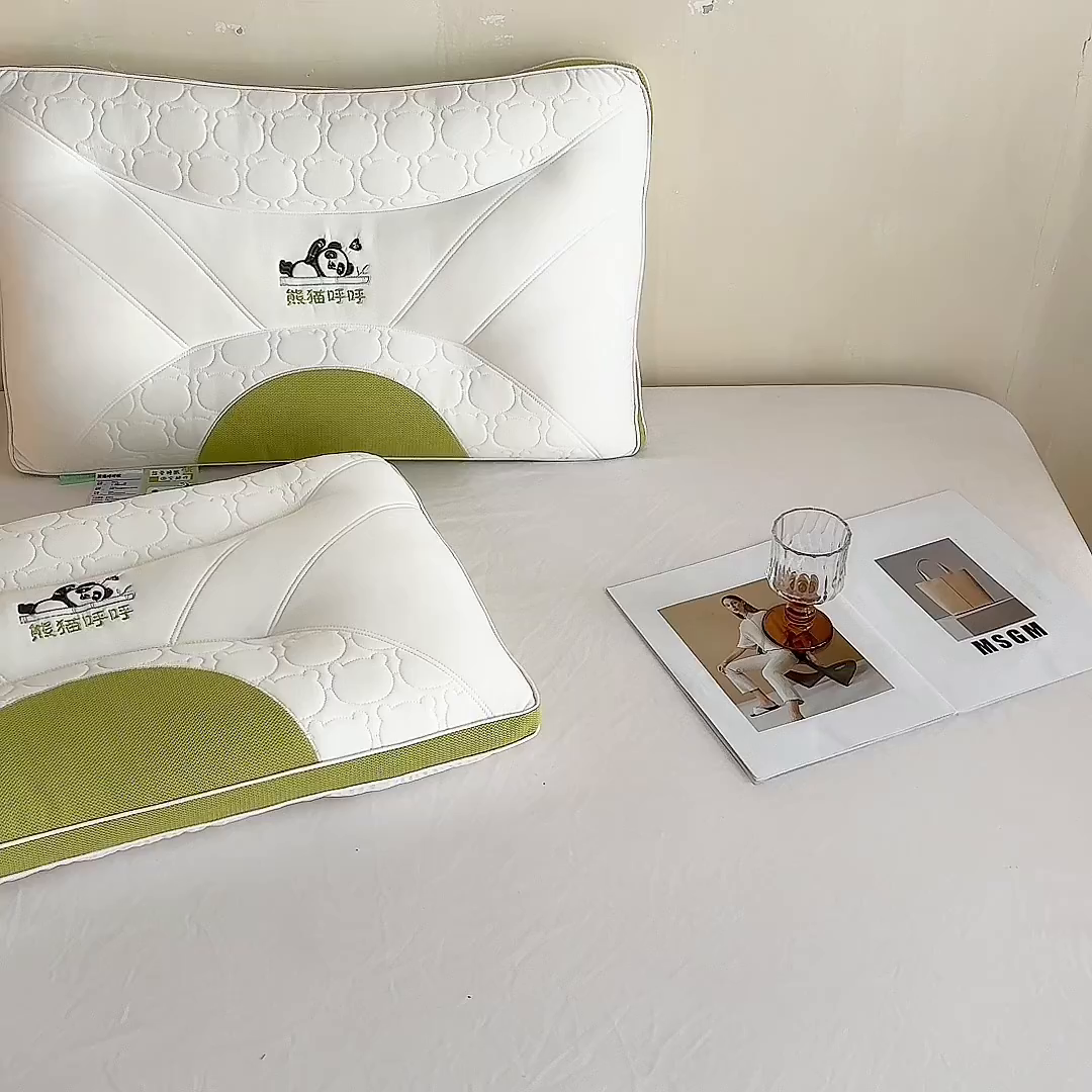 91家纺网 家纺一手货源 找家纺 蝶飞舞 2025新款熊猫呼呼枕头枕芯乳胶层舒适枕枕头枕芯 熊猫呼呼-绿色 48*74cm