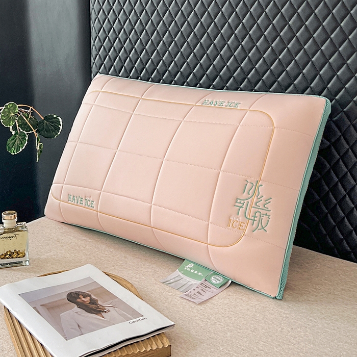 91家纺网 家纺一手货源 找家纺 蝶飞舞 2025新款刺绣冰丝乳胶面包枕枕头枕芯 护颈助眠冰丝面包枕 粉色/900g 48*74cm