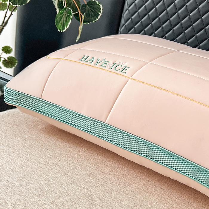 91家纺网 家纺一手货源 找家纺 蝶飞舞 2025新款刺绣冰丝乳胶面包枕枕头枕芯 护颈助眠冰丝面包枕 粉色/900g 48*74cm