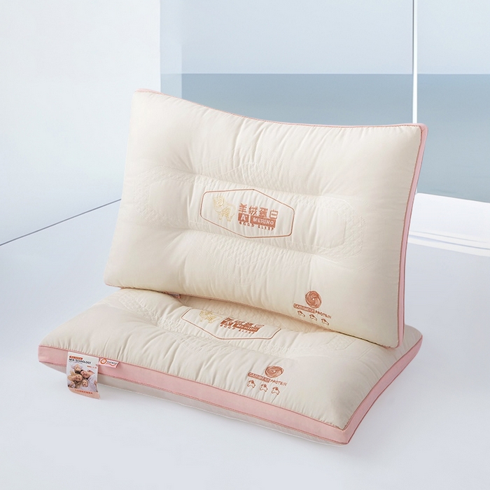 91家纺网 家纺一手货源 找家纺 （总）蝶飞舞 2025新款羊绒蛋白枕头枕芯直播专供立体刺绣护颈枕芯