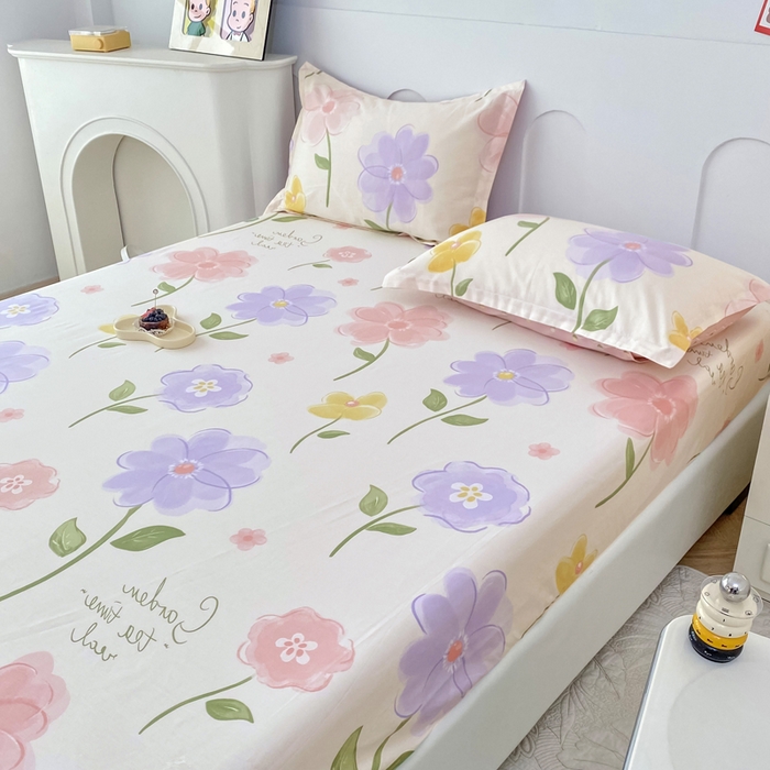 91家纺网 家纺一手货源 找家纺 小叮当家纺仓储工厂店 （爆款花型 长期款 不断货）2025年新款条纹卡通花卉纯棉全棉床笠三件套 惊鸿仙子