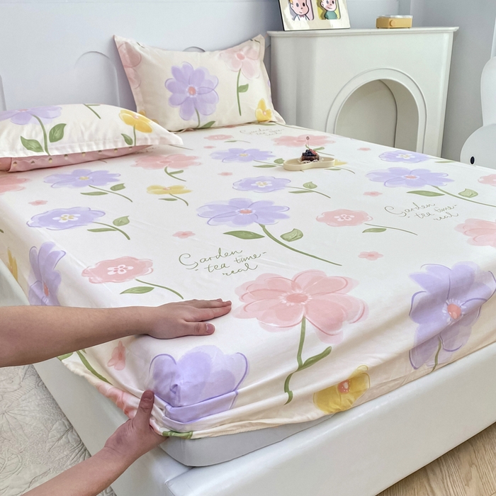 91家纺网 家纺一手货源 找家纺 小叮当家纺仓储工厂店 （爆款花型 长期款 不断货）2025年新款条纹卡通花卉纯棉全棉床笠三件套 惊鸿仙子