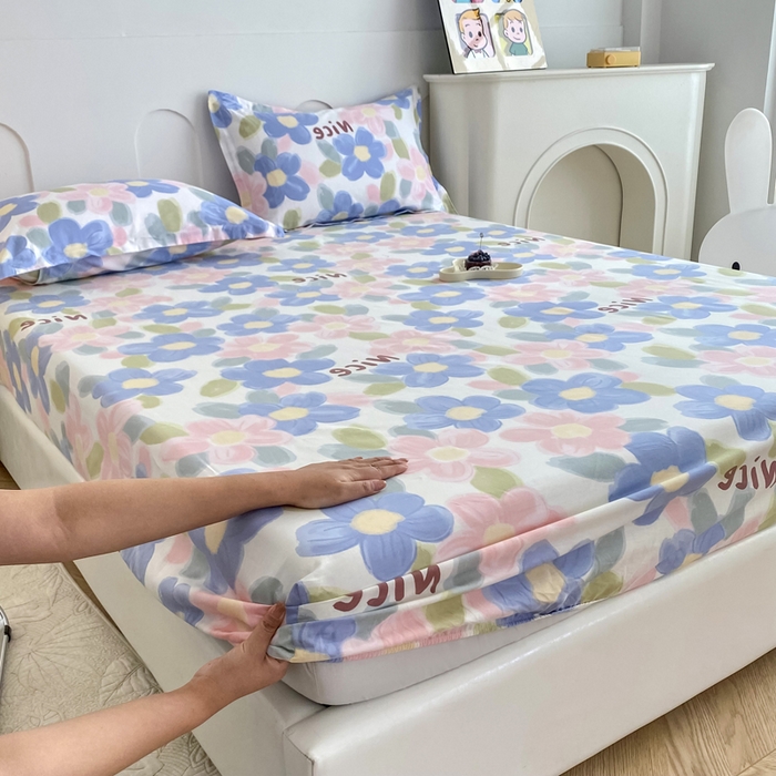 91家纺网 家纺一手货源 找家纺 小叮当家纺仓储工厂店 （爆款花型 长期款 不断货）2025年新款条纹卡通花卉纯棉全棉床笠三件套 蓝海晨光