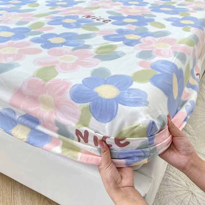 91家纺网 家纺一手货源 找家纺 小叮当家纺仓储工厂店 （爆款花型 长期款 不断货）2025年新款条纹卡通花卉纯棉全棉床笠三件套 蓝海晨光