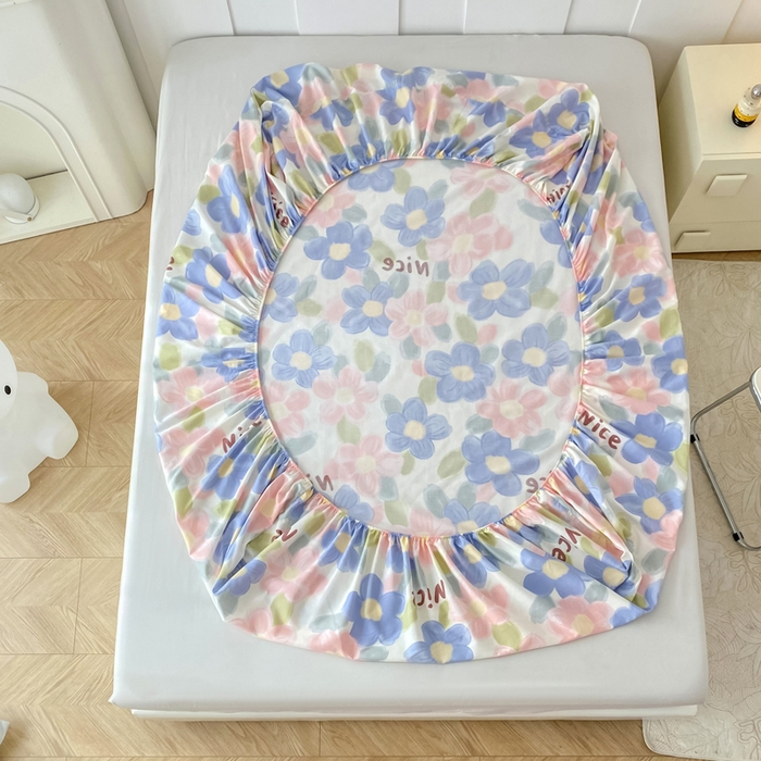 91家纺网 家纺一手货源 找家纺 小叮当家纺仓储工厂店 （爆款花型 长期款 不断货）2025年新款条纹卡通花卉纯棉全棉床笠三件套 蓝海晨光