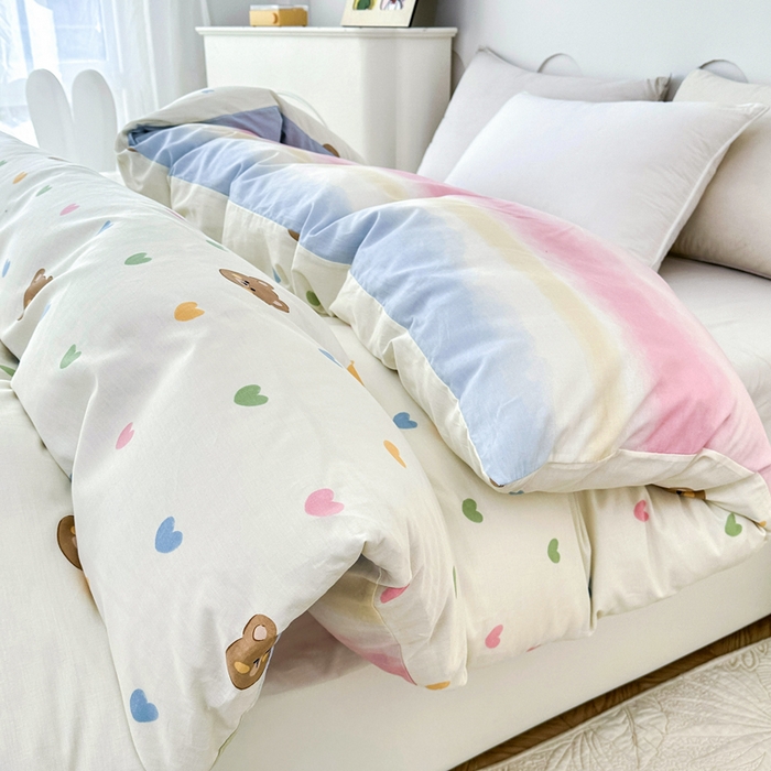 91家纺网 家纺一手货源 找家纺 小叮当家纺仓储工厂店 （爆款花型 长期款 不断货）2025年新款小清新印花条纹卡通花卉纯棉全棉单品系列--单被套 米洛熊