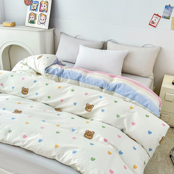 91家纺网 家纺一手货源 找家纺 小叮当家纺仓储工厂店 （爆款花型 长期款 不断货）2025年新款小清新印花条纹卡通花卉纯棉全棉单品系列--单被套 米洛熊