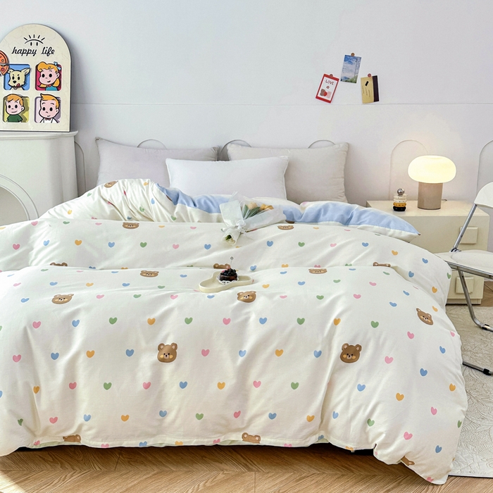 91家纺网 家纺一手货源 找家纺 小叮当家纺仓储工厂店 （爆款花型 长期款 不断货）2025年新款小清新印花条纹卡通花卉纯棉全棉单品系列--单被套 米洛熊