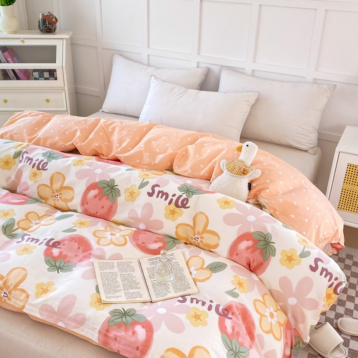 91家纺网 家纺一手货源 找家纺 小叮当家纺仓储工厂店 （爆款花型 长期款 不断货）2025年新款小清新印花条纹卡通花卉纯棉全棉单品系列--单被套 草莓物语