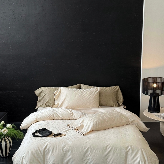 91家纺网 家纺一手货源 找家纺 鹿班家居2025新款秋冬款100S长绒棉提花系列——花畔呢喃（标准会员-20元） 白色