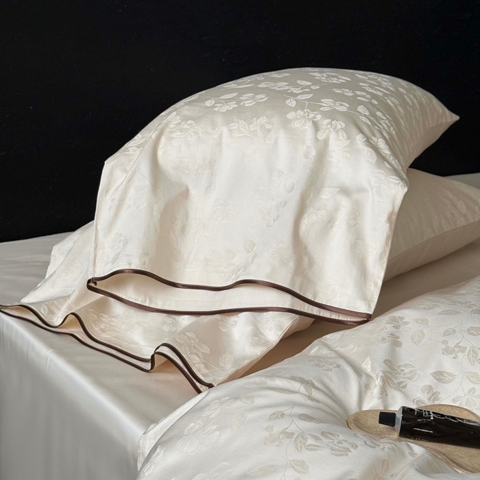 91家纺网 家纺一手货源 找家纺 鹿班家居2025新款秋冬款100S长绒棉提花系列——花畔呢喃（标准会员-20元） 白色