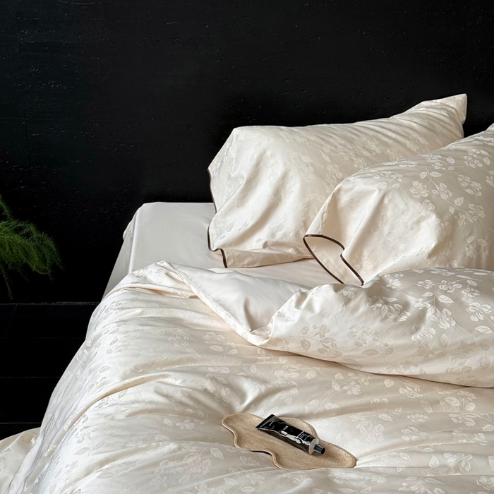 91家纺网 家纺一手货源 找家纺 鹿班家居2025新款秋冬款100S长绒棉提花系列——花畔呢喃（标准会员-20元） 白色