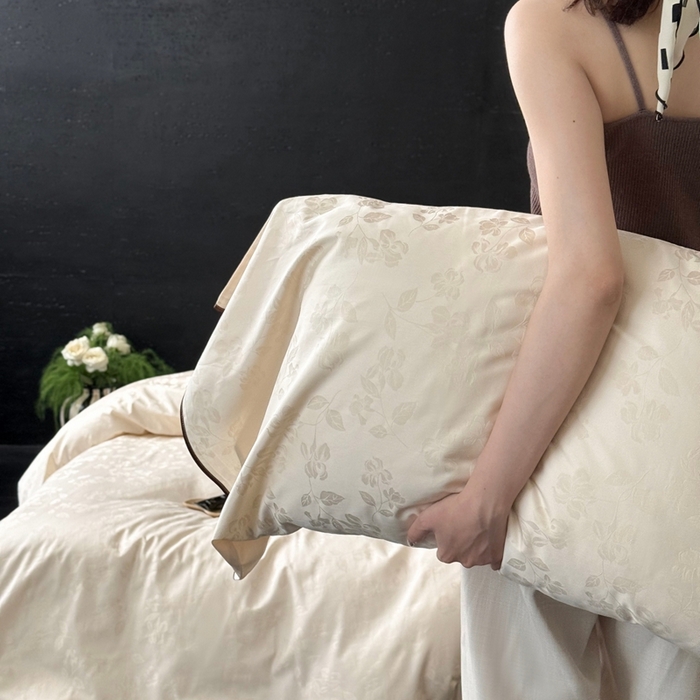 91家纺网 家纺一手货源 找家纺 鹿班家居2025新款秋冬款100S长绒棉提花系列——花畔呢喃（标准会员-20元） 白色