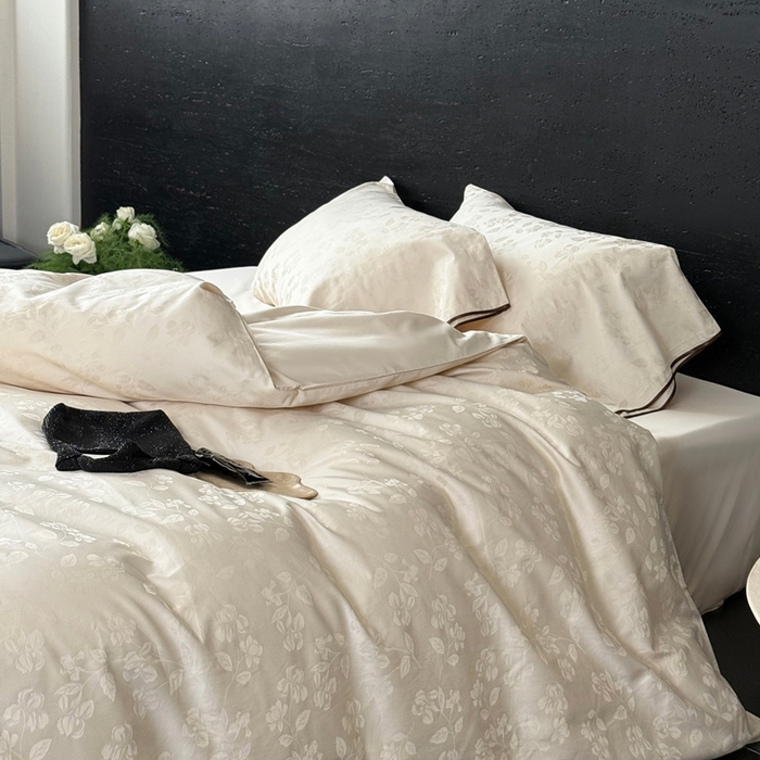 91家纺网 家纺一手货源 找家纺 鹿班家居2025新款秋冬款100S长绒棉提花系列——花畔呢喃（标准会员-20元） 白色