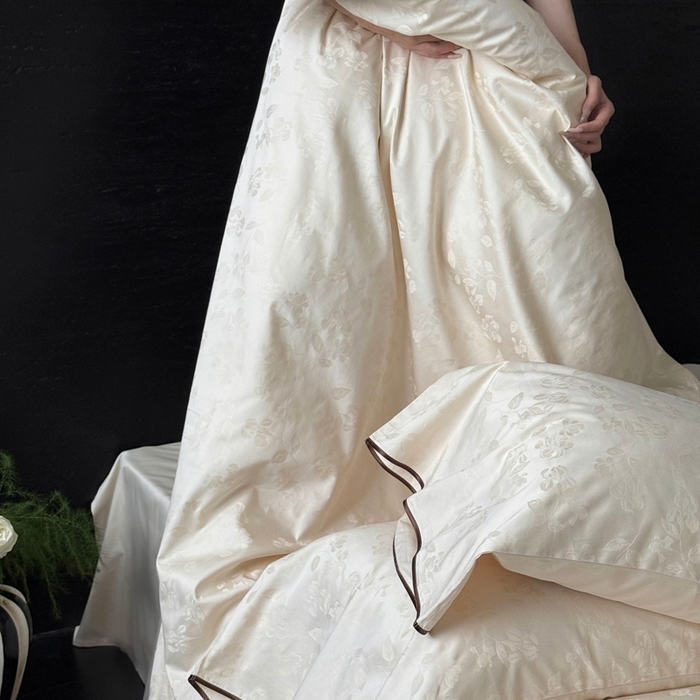 91家纺网 家纺一手货源 找家纺 鹿班家居2025新款秋冬款100S长绒棉提花系列——花畔呢喃（标准会员-20元） 白色