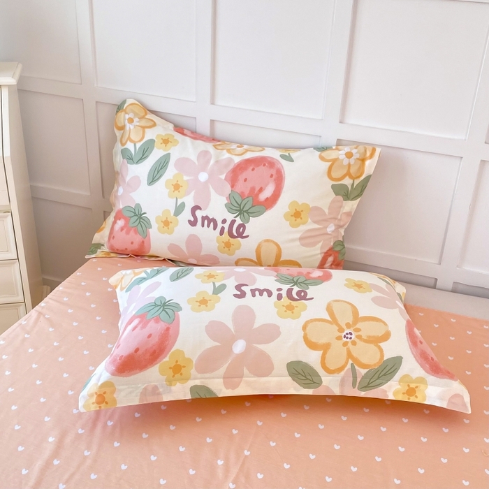 91家纺网 家纺一手货源 找家纺 小叮当家纺仓储工厂店 （爆款花型 长期款 不断货）2025年新款条纹卡通花卉纯棉全棉单只枕套一对装 草莓物语