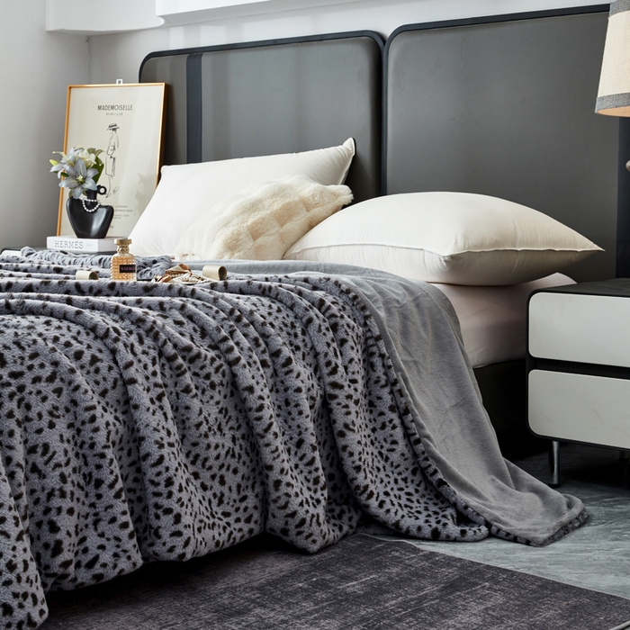 91家纺网 家纺一手货源 找家纺 （总）库里梦家纺 2025新款跨境专供兔毛豹纹毛毯盖毯毯子（支持定做任何尺寸）