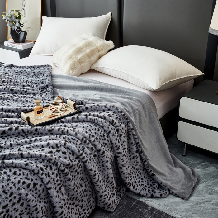 91家纺网 家纺一手货源 找家纺 （总）库里梦家纺 2025新款跨境专供兔毛豹纹毛毯盖毯毯子（支持定做任何尺寸）
