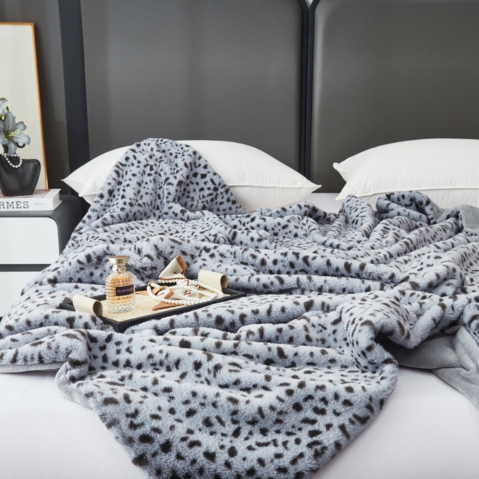 91家纺网 家纺一手货源 找家纺 （总）库里梦家纺 2025新款跨境专供兔毛豹纹毛毯盖毯毯子（支持定做任何尺寸）