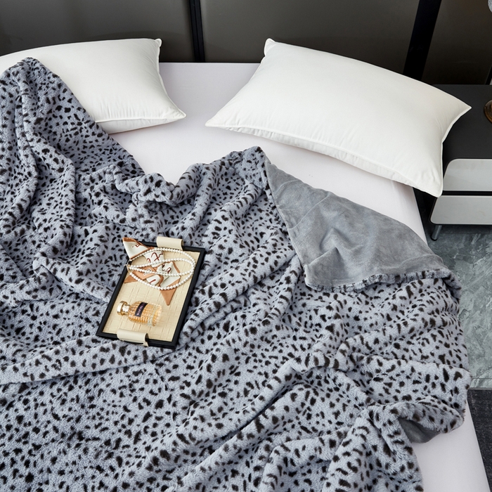 91家纺网 家纺一手货源 找家纺 库里梦家纺 2025新款跨境专供兔毛豹纹毛毯盖毯毯子 豹纹毛毯灰色
