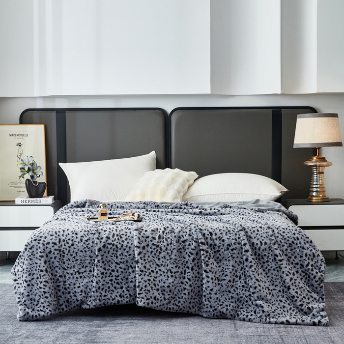 91家纺网 家纺一手货源 找家纺 库里梦家纺 2025新款跨境专供兔毛豹纹毛毯盖毯毯子 豹纹毛毯灰色