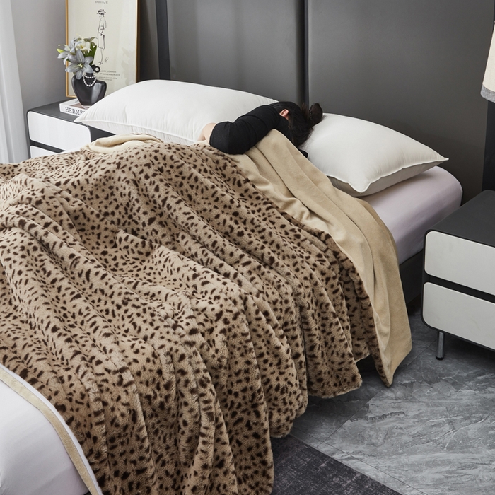 91家纺网 家纺一手货源 找家纺 库里梦家纺 2025新款跨境专供兔毛豹纹毛毯盖毯毯子 豹纹毛毯咖色