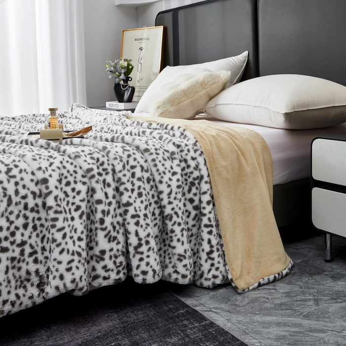 91家纺网 家纺一手货源 找家纺 库里梦家纺 2025新款跨境专供兔毛豹纹毛毯盖毯毯子 豹纹毛毯米色