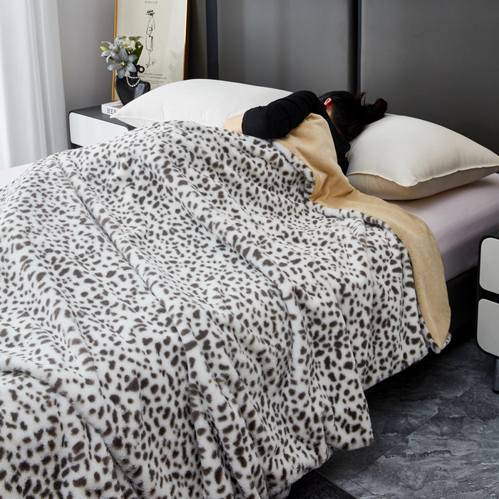 91家纺网 家纺一手货源 找家纺 库里梦家纺 2025新款跨境专供兔毛豹纹毛毯盖毯毯子 豹纹毛毯米色